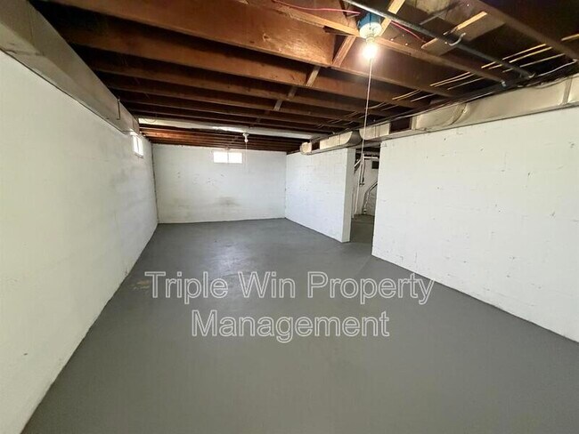 Building Photo - 8385 Latty Ave