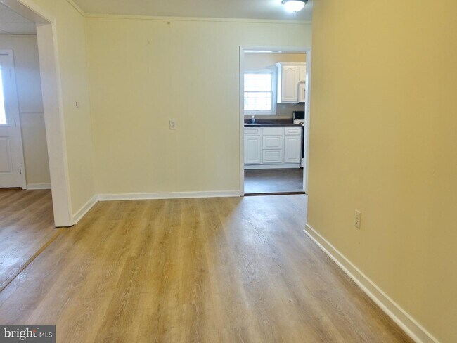 Building Photo - 102 Red Lion Rd