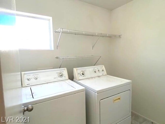 Building Photo - Gated Community! Fabulous 4 Bedrooms Plus Large Loft. One Bed and Bath Downstairs.