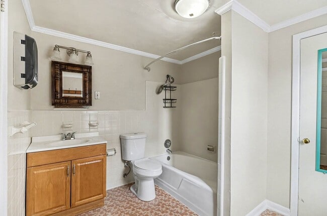 Building Photo - Great Emory Area Rental