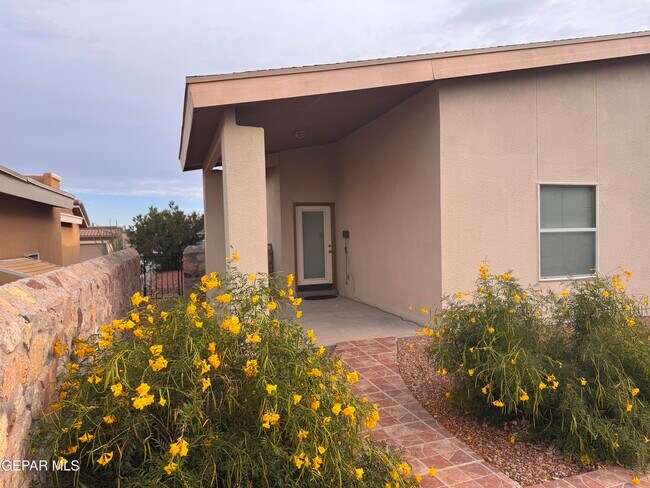 Building Photo - 6700 Hermoso Del Sol Dr