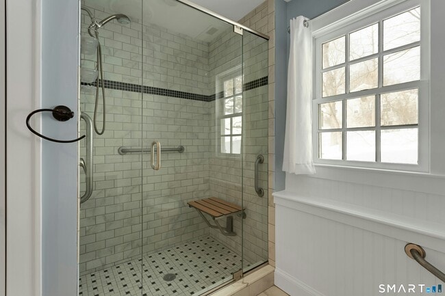 Building Photo - 19 Robin Hood Ln