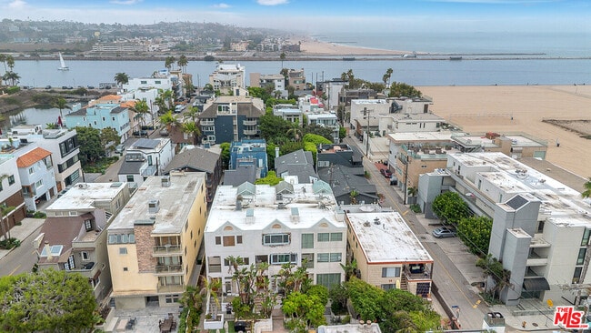 Building Photo - 20 Voyage St