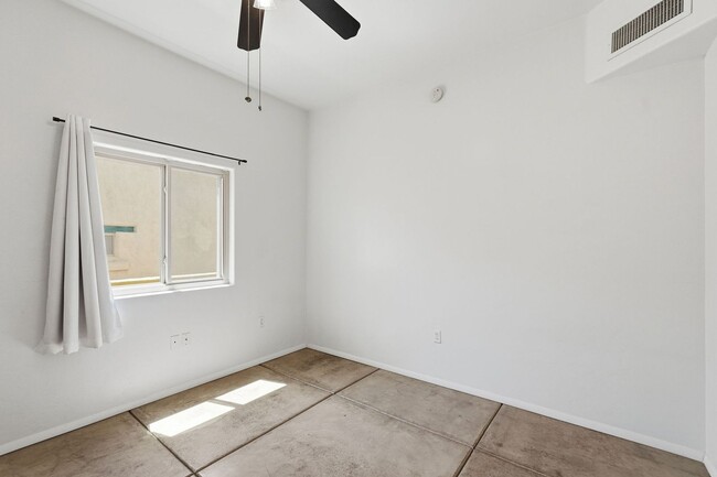 Building Photo - 934 N Campbell Ave