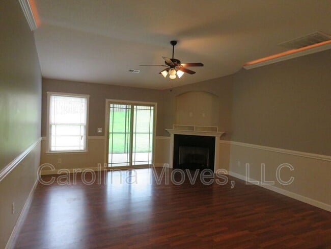 Building Photo - 105 Dellwood Dr