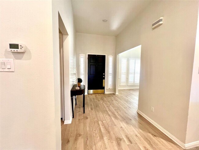 Building Photo - 5012 N Nelson Dr
