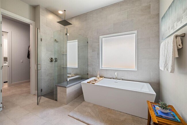 Building Photo - 708 Pinnacle Dr