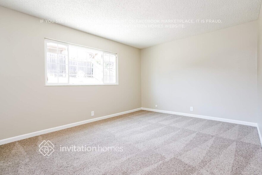 Building Photo - 300 Radcliffe Dr