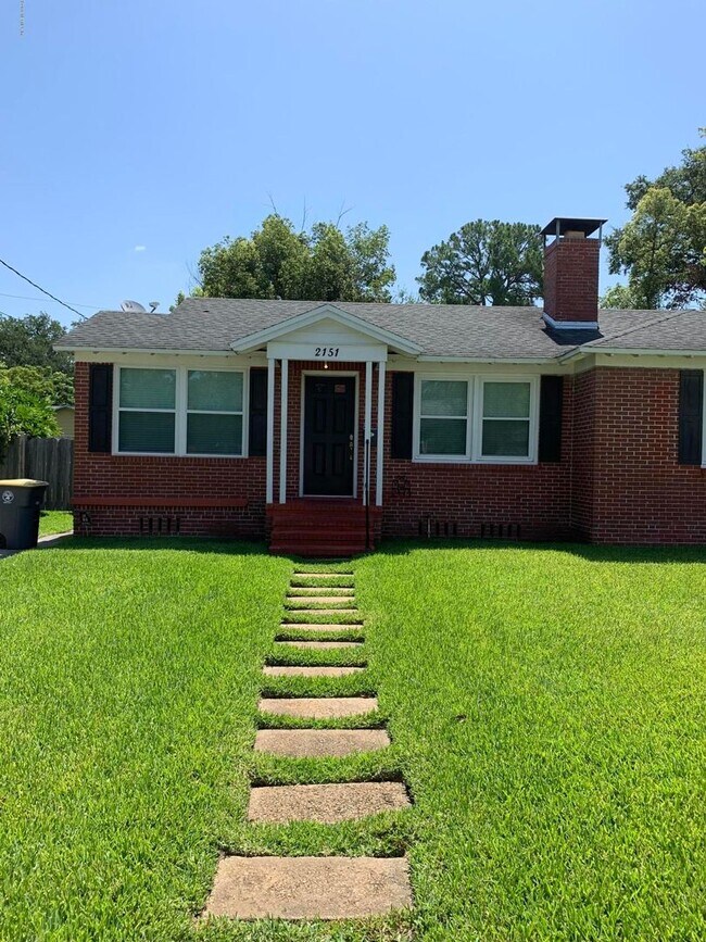 Building Photo - Charming 2/1 in the heart of St. Nicholas