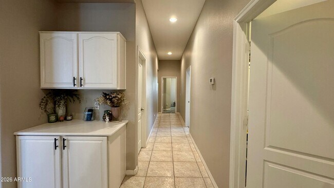 Building Photo - 571 W Locust Dr.