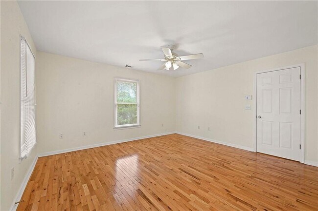 Building Photo - 247 Farrington Ave SE