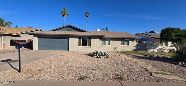 Building Photo - 2132 E Oxford Dr