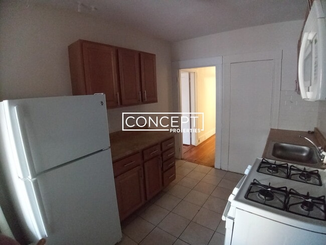 Building Photo - 15 Barrows St