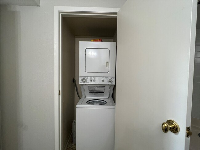 Building Photo - 7901 Cambridge St