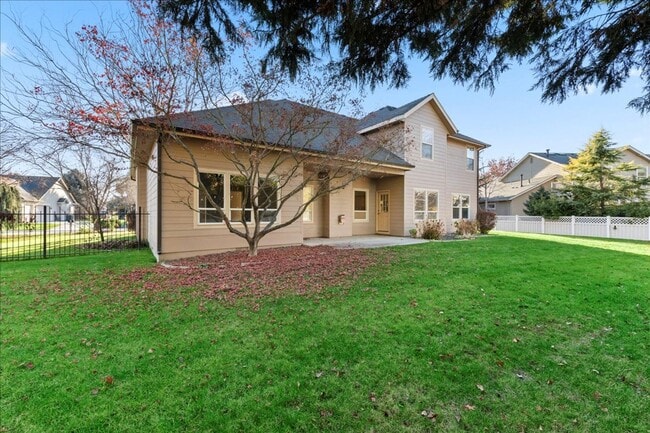 Building Photo - Quiet, Convenient, and Spacious 5 Bedroom 4 Bathroom Home