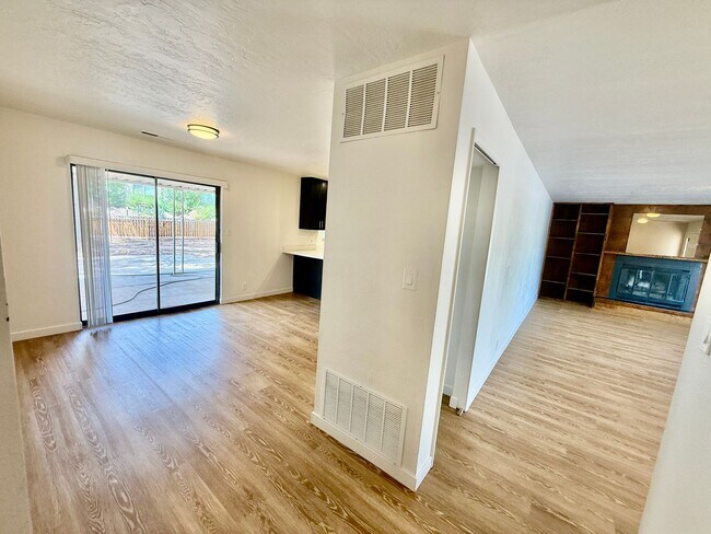 Building Photo - 2980 S Bloomington Dr W