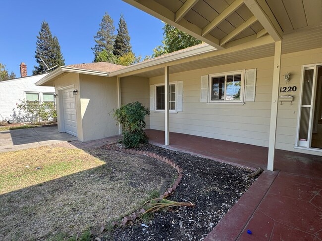 Building Photo - 1220 W Benjamin Holt Dr