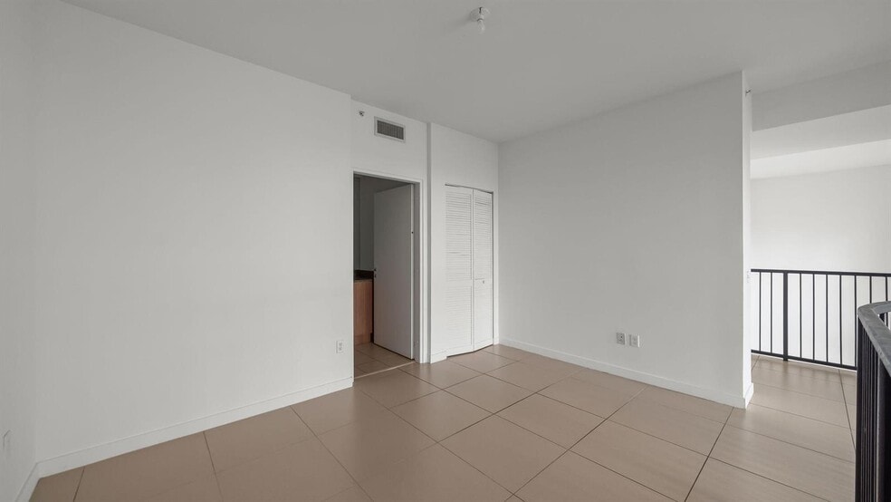 Building Photo - 300 S Biscayne Blvd