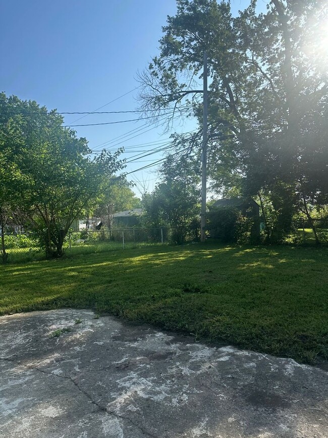 Building Photo - 4 Bedroom 2 Bathroom Home for Rent in East...