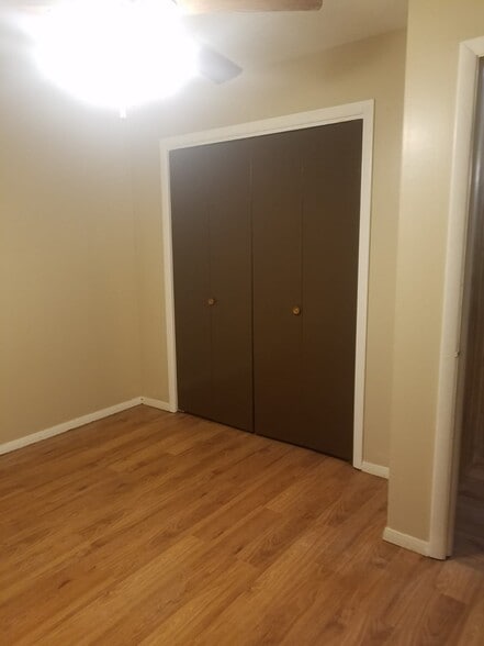 Building Photo - 105 College Park Ct