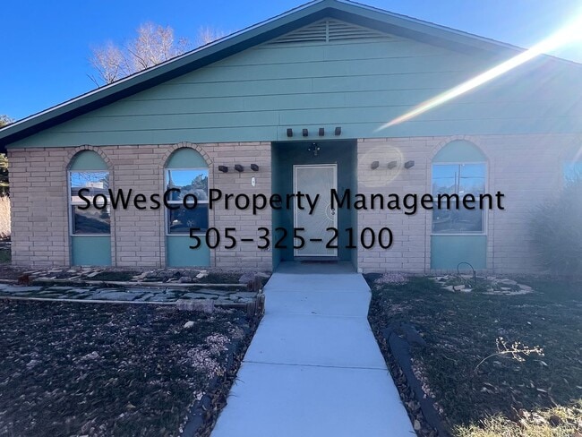 Building Photo - FULLY FURNISHED  3 Bedroom 2 Bath 2 Car Garage - 3 Month Minimum