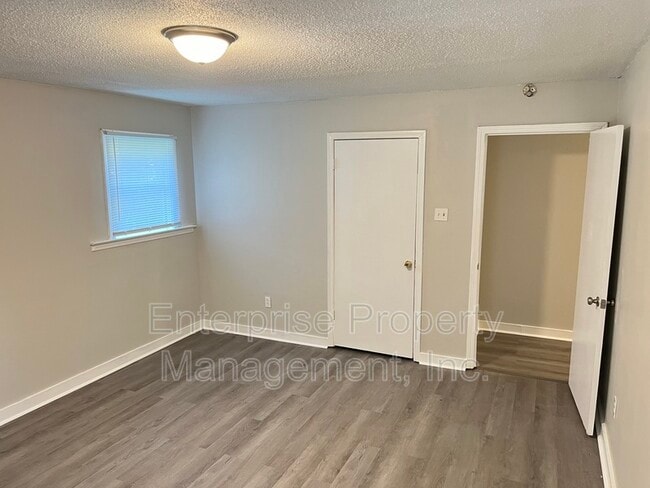 Building Photo - 1355 Garden Rd