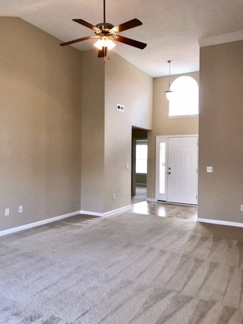 Building Photo - Move In Ready! 3 Bedrooms, 2 Baths & garage!