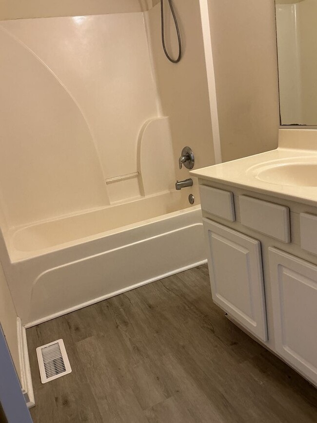 Building Photo - Welcome home!  Sought after Lake of the Woods!