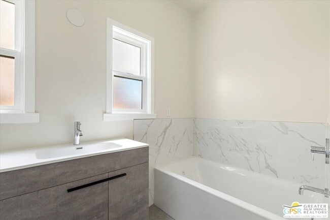 Building Photo - 1115 S Ogden Dr