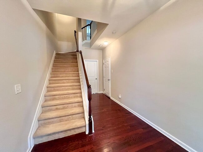 Building Photo - Excellent 4BD, 3.5BA Apex Townhome Near Do...