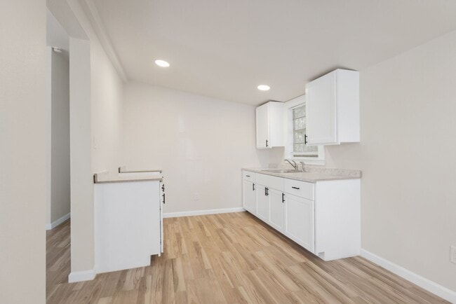 Building Photo - 2 Bedroom/1 Bath Woodlawn Subdivision