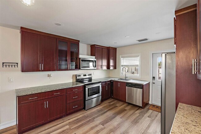 Building Photo - 3451 33rd Ave N