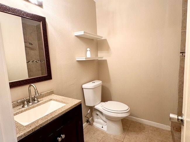 Building Photo - 207 Martingale
