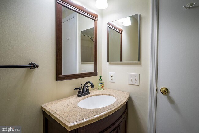 Building Photo - 7746 Patuxent Oak Ct