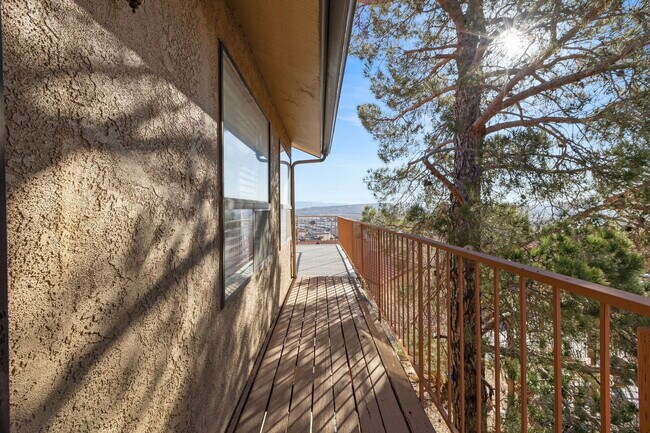 Building Photo - 161 W 950 S