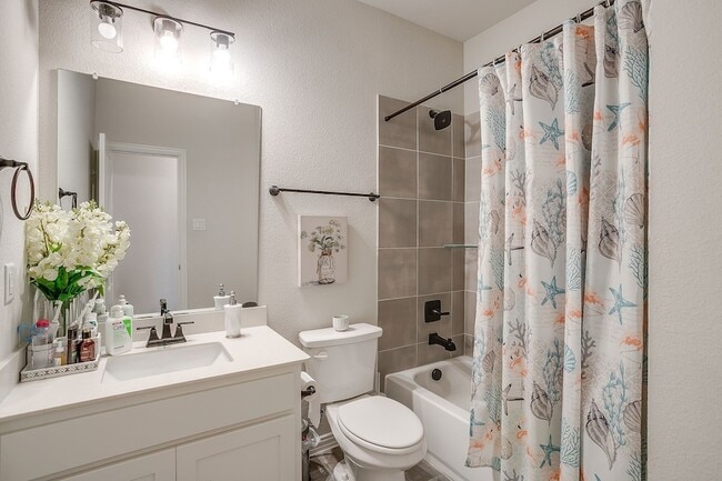 Building Photo - 550 Peppercress Ln