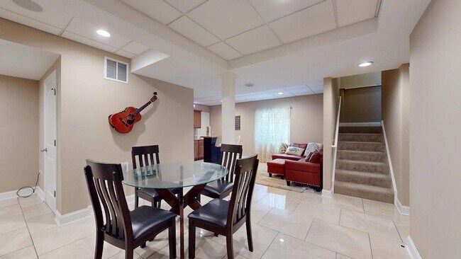 Building Photo - 331 Mary Belle Cir