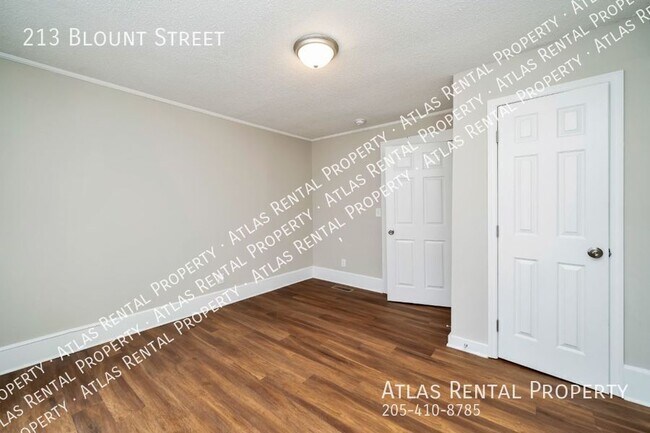 Building Photo - 213 Blount St