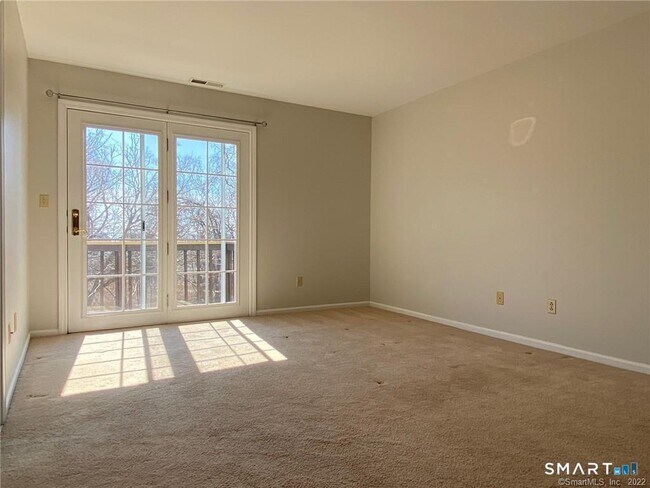 Building Photo - 560 Silver Sands Rd