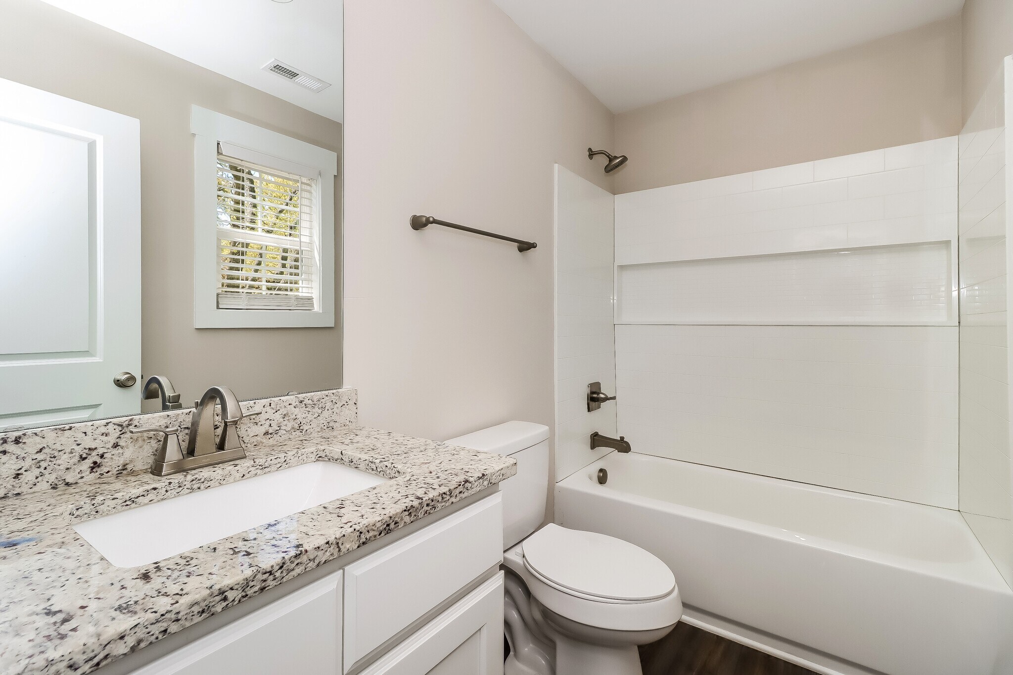 Building Photo - 1020 N Oakwood St