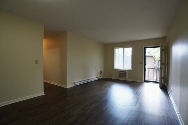 Building Photo - 2601 Hillsboro Pike