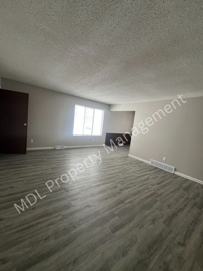 Building Photo - Thomas White Apartments*