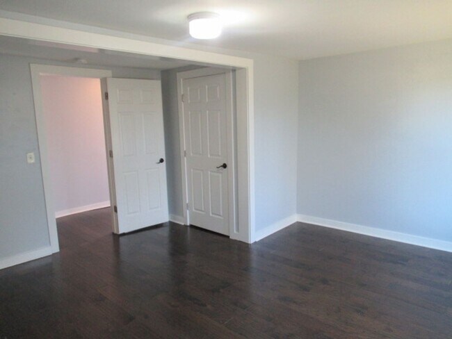 Building Photo - Burson Ave. 627C