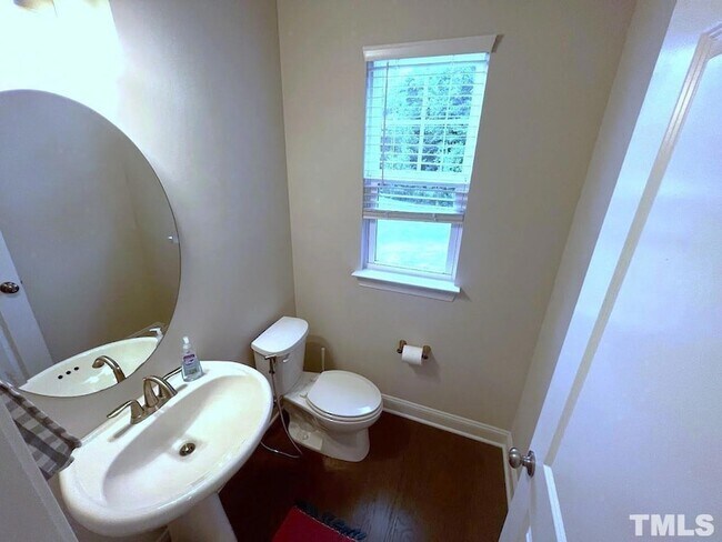 Building Photo - 822 Amley Pl