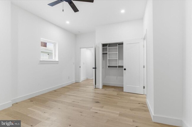 Building Photo - 2724 E Somerset St