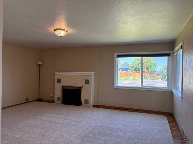 Building Photo - 501 Grandview Ave
