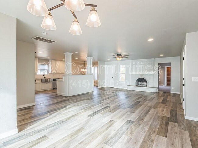 Building Photo - 3408 Oak Grove Dr
