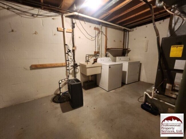 Building Photo - Upgraded End Unit In Amber Meadows