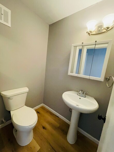 Building Photo - 8620-8620 W Villard Ave