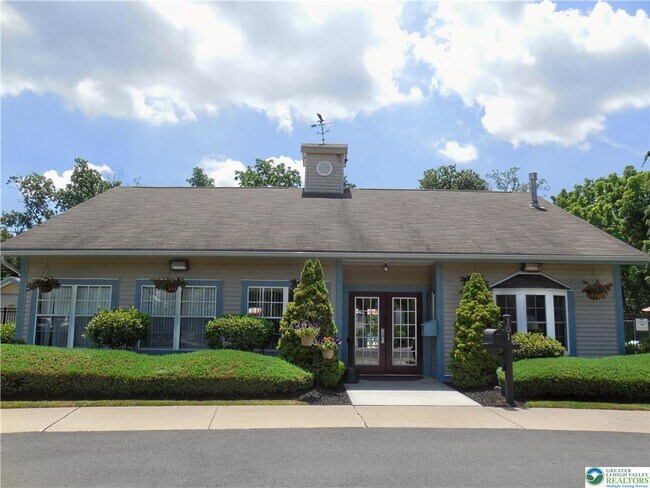 Building Photo - 112 Freedom Ct